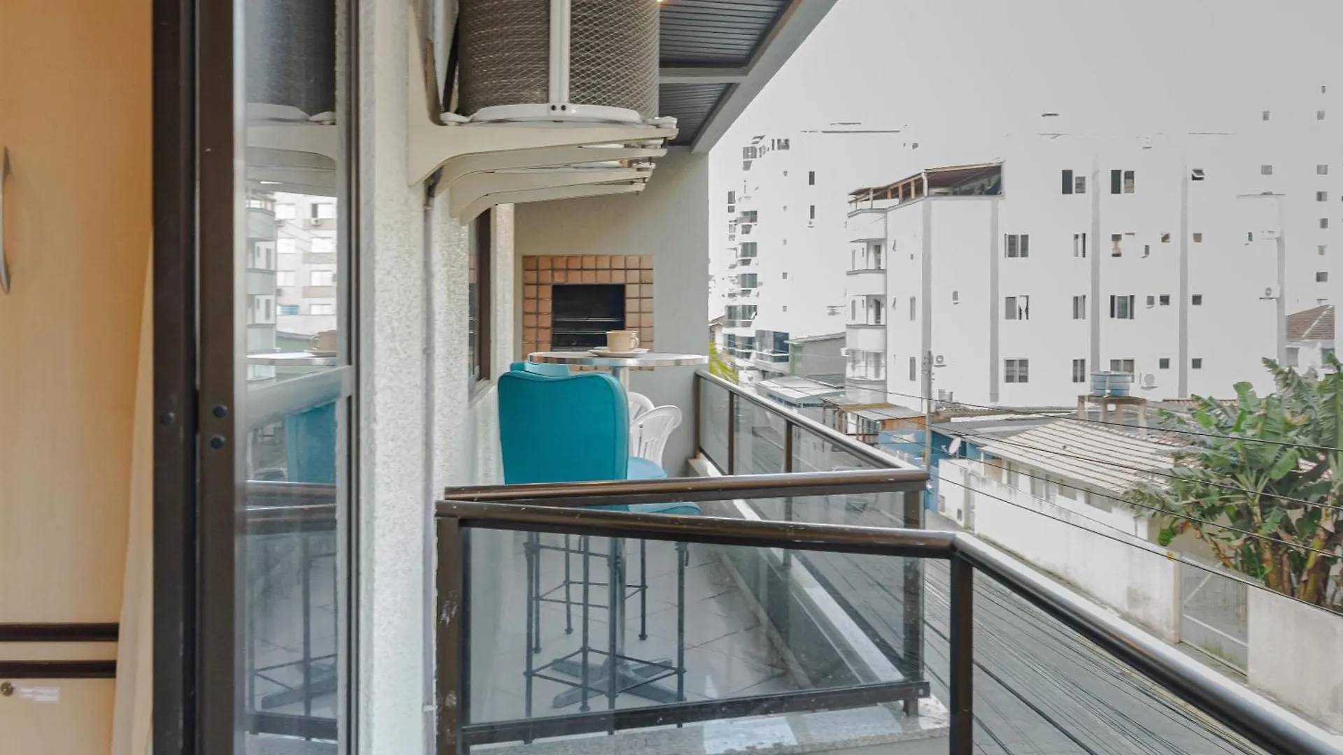 アパート Conforto A 2 Quadras Do Mar Em Meia Praia Mm9040 イタペマ